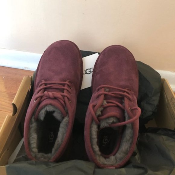 UGG Neumel Chukka Suede Boot. Size: 10 - Picture 3 of 8